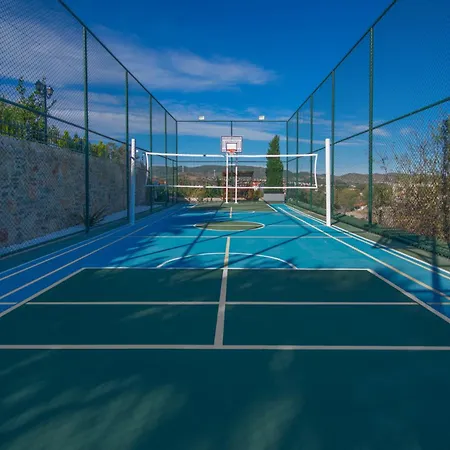 Pamira Mit Basketballplatz فيلة