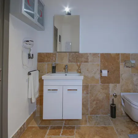 Pamira Mit Basketballplatz داتْشا
